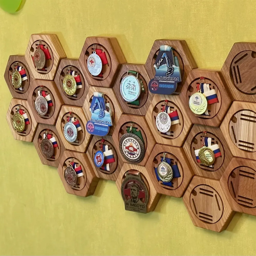 Медальница из дерева (из дуба)