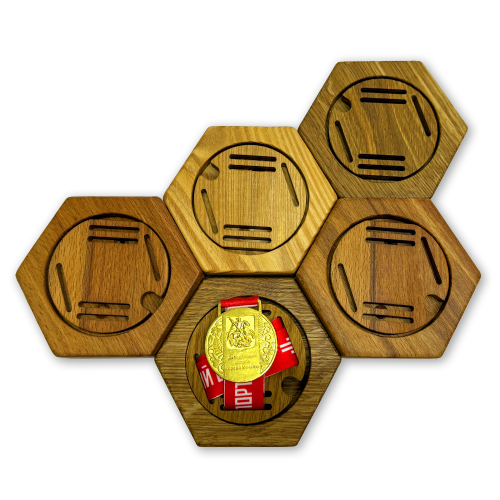 Медальница из дерева (из дуба)