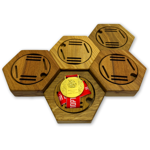 Медальница из дерева (из дуба)