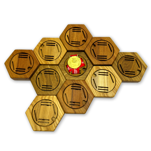 Медальница из дерева (из дуба)