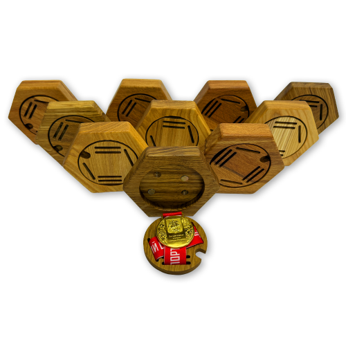 Медальница из дерева (из дуба)