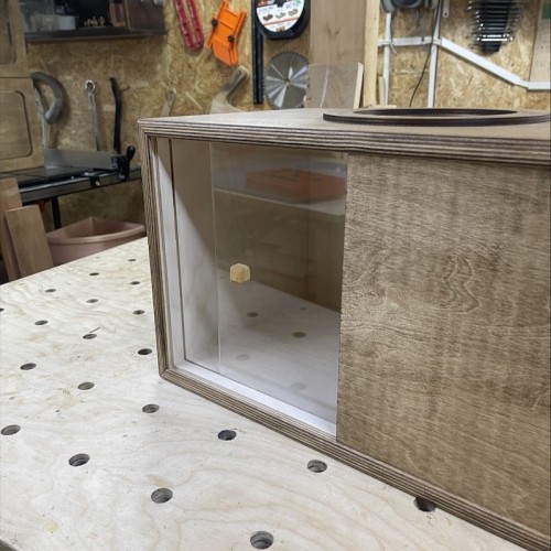 Ящик «Угадай, что внутри» с одним отверстием