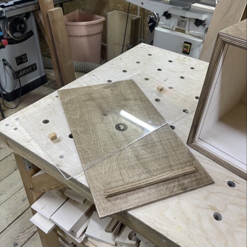 Ящик «Угадай, что внутри» с одним отверстием